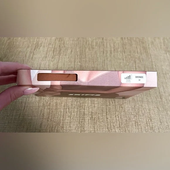 SKIMS Seamless Sculpt Mid Thigh Shorts - Picture 8 of 9